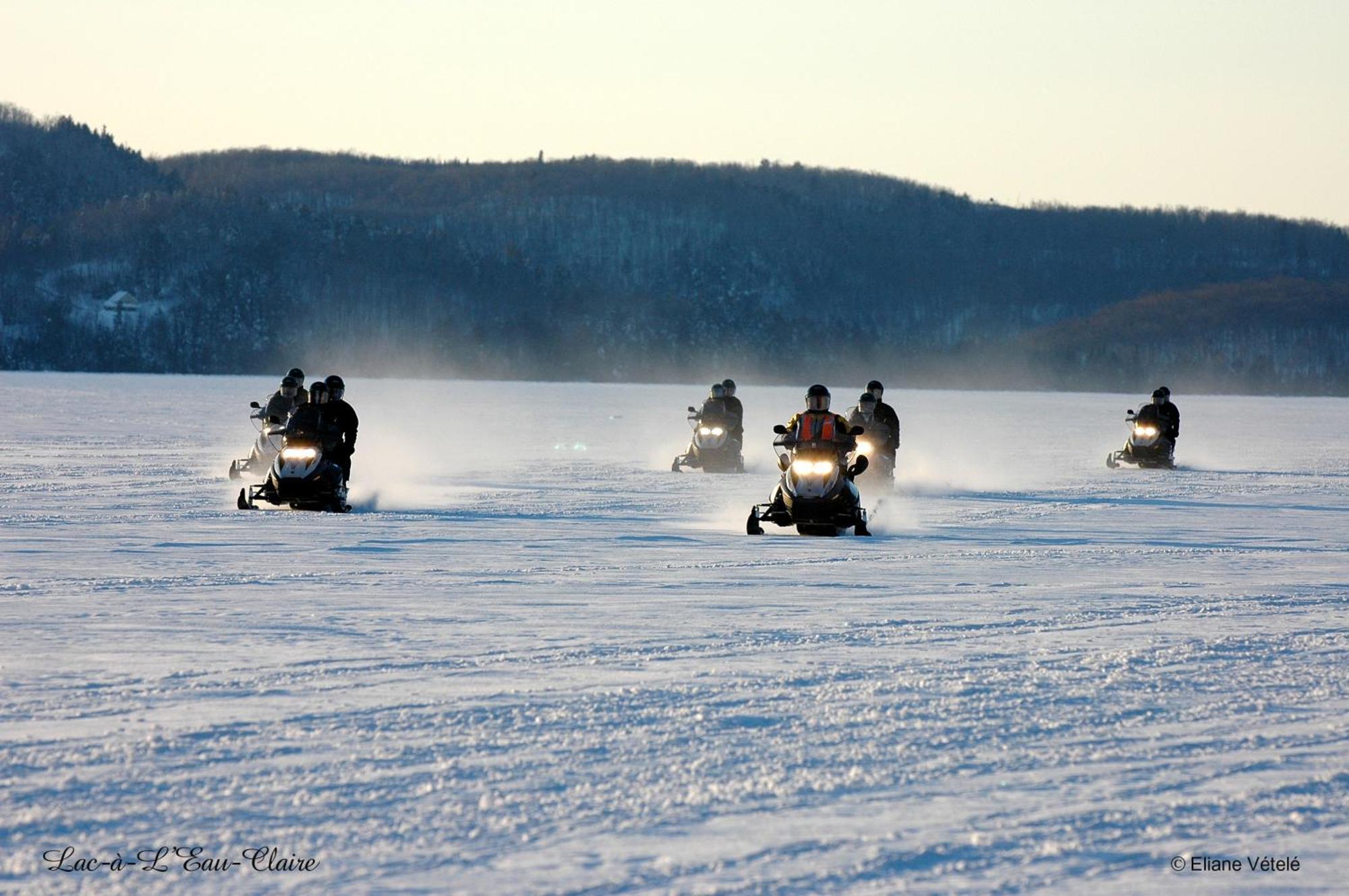 Auberge Du Lac-A-L'Eau-Claire Saint-Alexis-des-Monts Luaran gambar