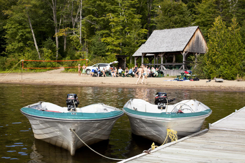 Auberge Du Lac-A-L'Eau-Claire Saint-Alexis-des-Monts Luaran gambar